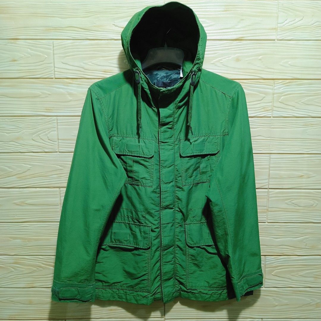 Jaket parka UNIQLO polos berhoodie size XL casual bagus Fesyen Pria Pakaian Baju Luaran di Carousell