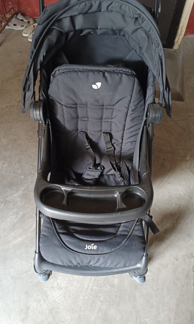 Joie Muze LX Stroller - Black (Category: Strollers) located in Manila. Submitted by joanjetre40889 (Listing ID 1307103254, Image 1). Description: Selling Muze LX Stroller - Black used only for 5 month, bought for 7999 from edamama rfs: baby is walking and we're shifting to pocket stroller.
