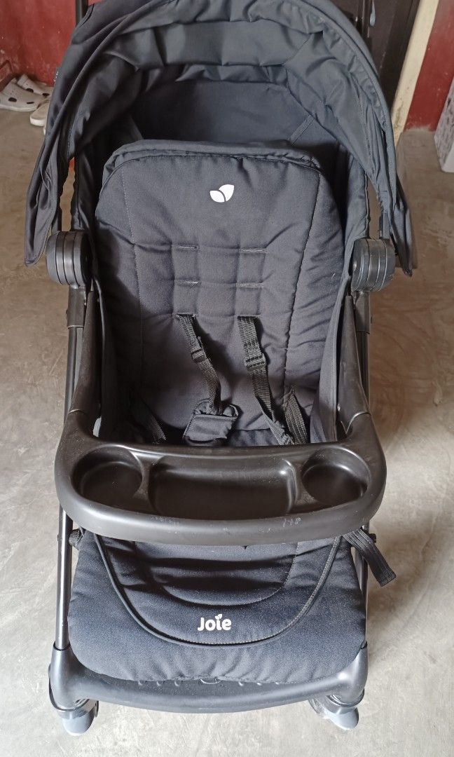 Joie Muze LX Stroller - Black (Category: Strollers) located in Manila. Submitted by joanjetre40889 (Listing ID 1307103254, Image 2). Description: Selling Muze LX Stroller - Black used only for 5 month, bought for 7999 from edamama rfs: baby is walking and we're shifting to pocket stroller.