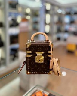 (Category: ) located in . Submitted by bagit.com.sg (Listing ID 1292437367, Image 1). Description: .