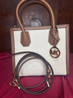 (Category: ) located in . Submitted by ms.bags (Listing ID 1307182508, Image 1). Description: .