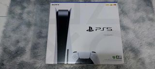 PS5 complete w/ box 2 DS5 Controller