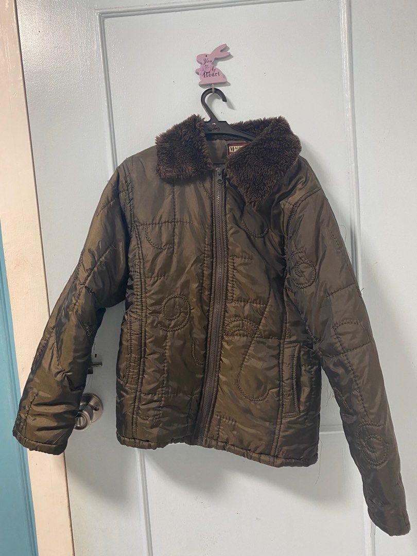 Puffer Jacket with Fur (Category: Coats, Jackets and Outerwear) located in Cavite. Submitted by ma.andrealopez37 (Listing ID 1307157652, Image 1). Description: Was sent from canada, havent been used but really cute and snuggles the body nicely! .