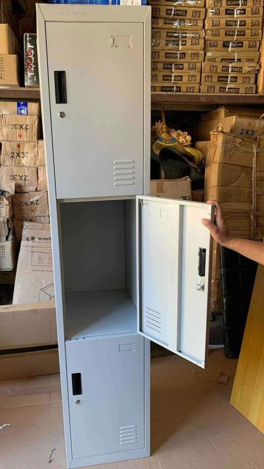 Single or 3 door steel locker w/ key 3900-4200 | open for single or ...