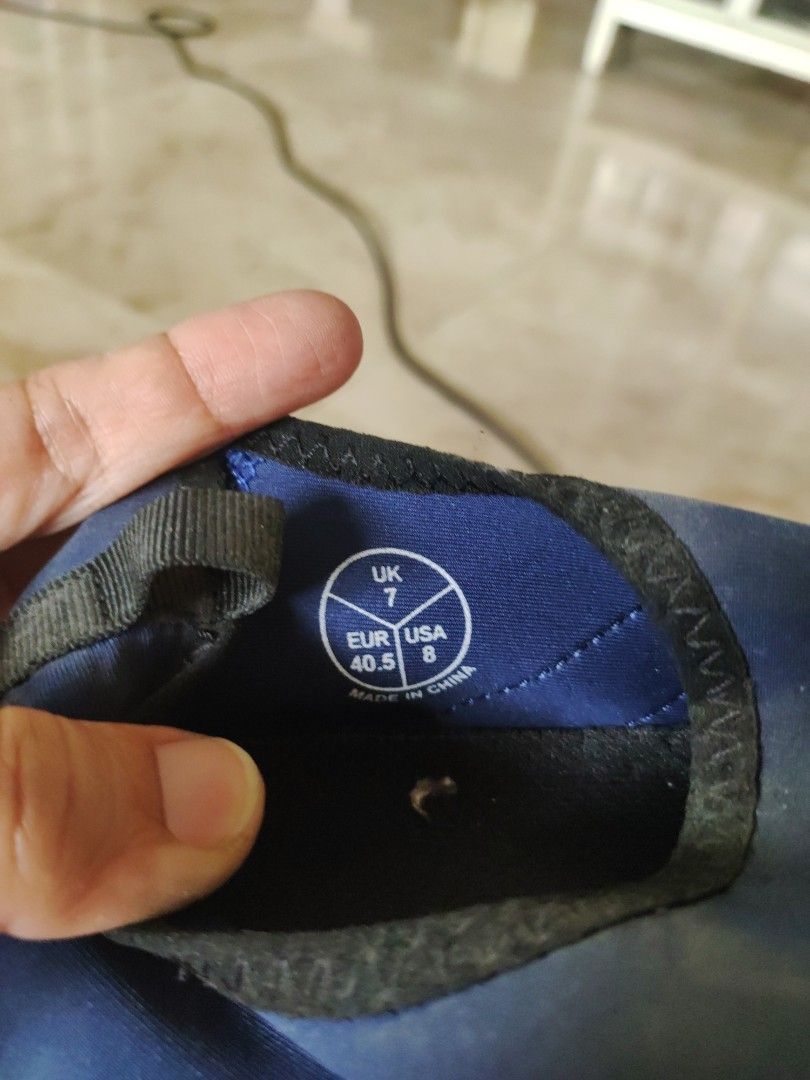 Speedo swimming shoes (Category: Other Sports Equipment and Supplies) located in Caloocan City. Submitted by cleanup_clutter (Listing ID 1307080932, Image 2). Description: as is.
