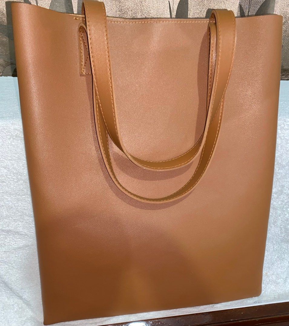 STRAIGHTFORWARD DVL Portrait TAN Tote Bag (Pebble Texture) (Category: Laptop Bags & Sleeves) located in Quezon City. Submitted by ms.bsp (Listing ID 1307068017, Image 2). Description: TOTE BAG 📌 Used only for a month. ₱ 600 Rfs: seryosong decluttering. Willing to let them go 🍀.