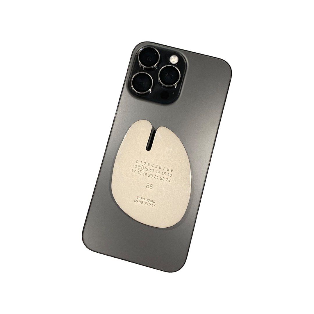 Tabi popsocket metal phone grip (Category: Cases & Sleeves) located in Taguig. Submitted by ShopCesca (Listing ID 1301792807, Image 3). Description: Comes in 2 colors: platinum silver and champagne gold.