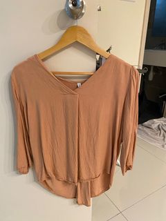 (Category: ) located in . Submitted by 22__closet (Listing ID 1307178788, Image 1). Description: .