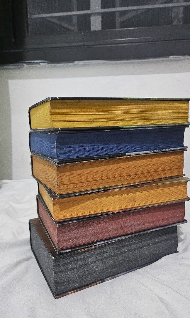 The Mortal Instruments Series (Hardbound and Sprayed Edges) (Category: Storybooks) located in Manila. Submitted by katherinedlsy (Listing ID 1307193078, Image 2). Description: TMI Series • Reasonably negotiable •Complete Book 1-6 • Not willing to sell separately 🚚 Same Day/Shipping/Meetup 📱+639228959162 💵 GCash/GoTyme 🏦 BDO/Security Bank from 3.5K - PM for more photos - Discounts for more items bought.