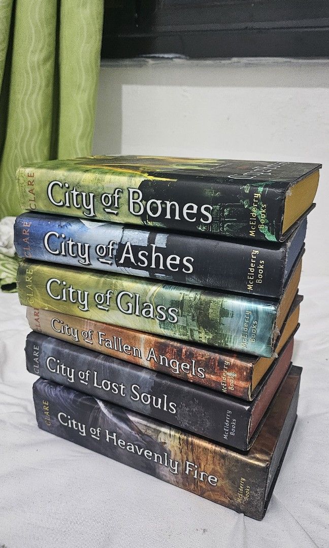 The Mortal Instruments Series (Hardbound and Sprayed Edges) (Category: Storybooks) located in Manila. Submitted by katherinedlsy (Listing ID 1307193078, Image 1). Description: TMI Series • Reasonably negotiable •Complete Book 1-6 • Not willing to sell separately 🚚 Same Day/Shipping/Meetup 📱+639228959162 💵 GCash/GoTyme 🏦 BDO/Security Bank from 3.5K - PM for more photos - Discounts for more items bought.