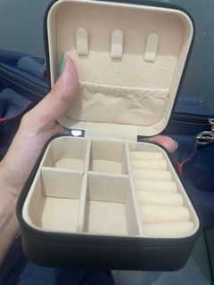 Travel size jewelry box