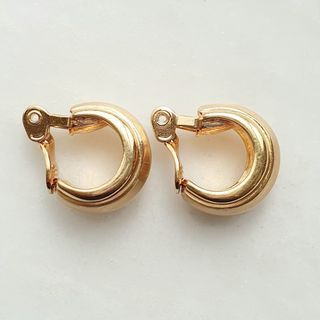 Vintage Signed Monet Gold Tone Earrings