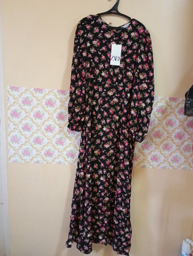 Zara printed midi dress (Category: Dresses) located in San Mateo. Submitted by meremar (Listing ID 1307180372, Image 2). Description: brand new.