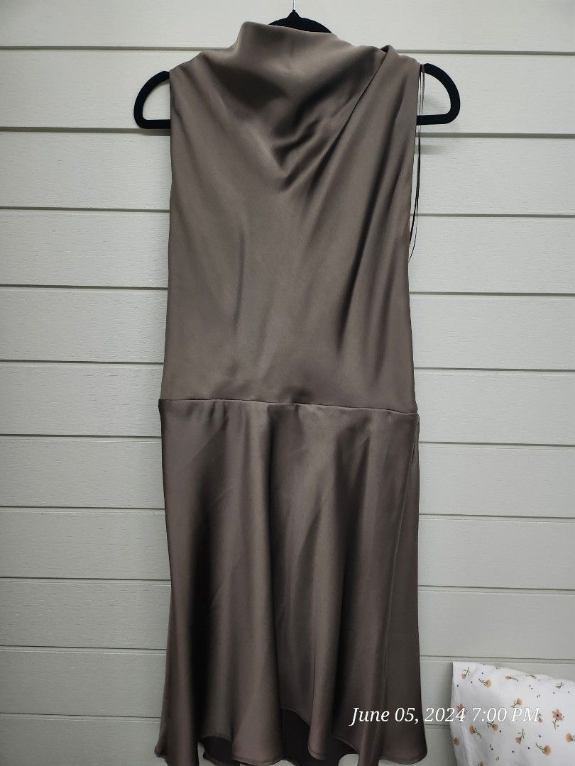 Zara Satin Sexy Halter Backless Dress, Women's Fashion, Dresses & Sets, Dresses on Carousell Zara Satin Sexy Halter Backless Dress, Women's Fashion, Dresses & Sets, Dresses on Carousell