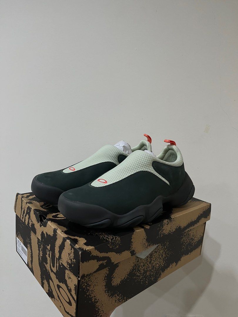 全新29.5cm)oakley factory team flesh sandal 米綠, 他的時尚, 鞋類 