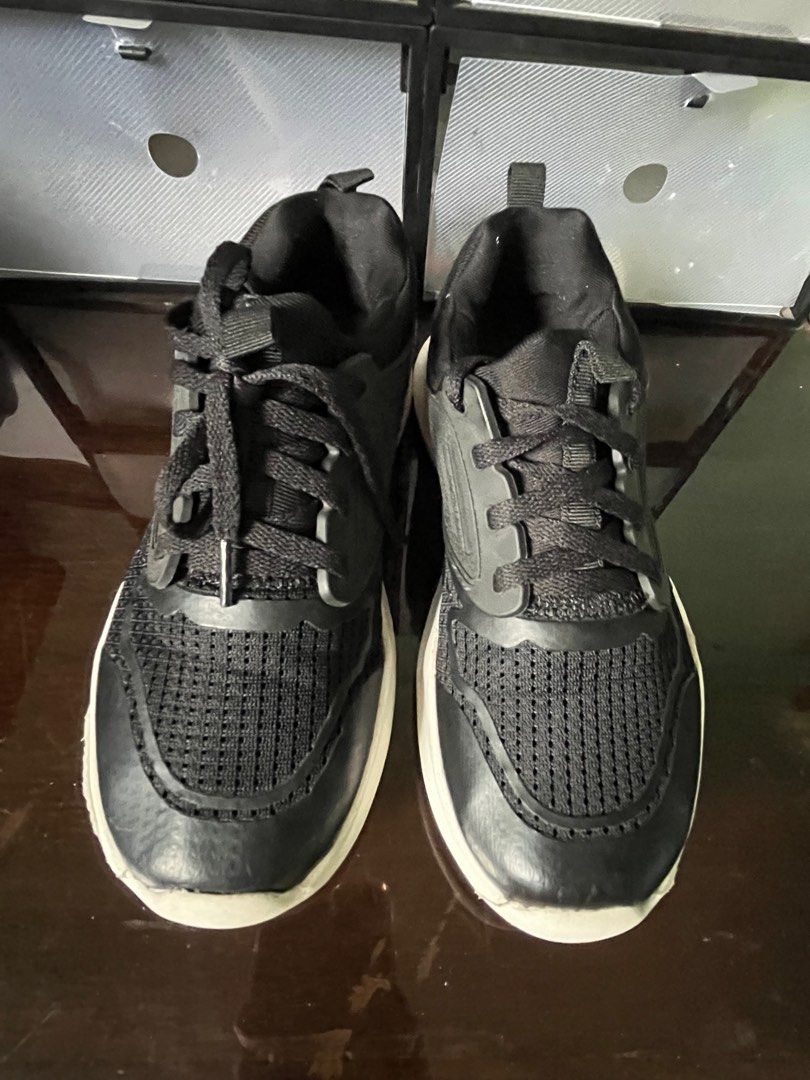 Black rubber shoes (World Balance) (Category: Babies & Kids Fashion) located in Pasig City. Submitted by angelstuffshop (Listing ID 1307313875, Image 2). Description: .