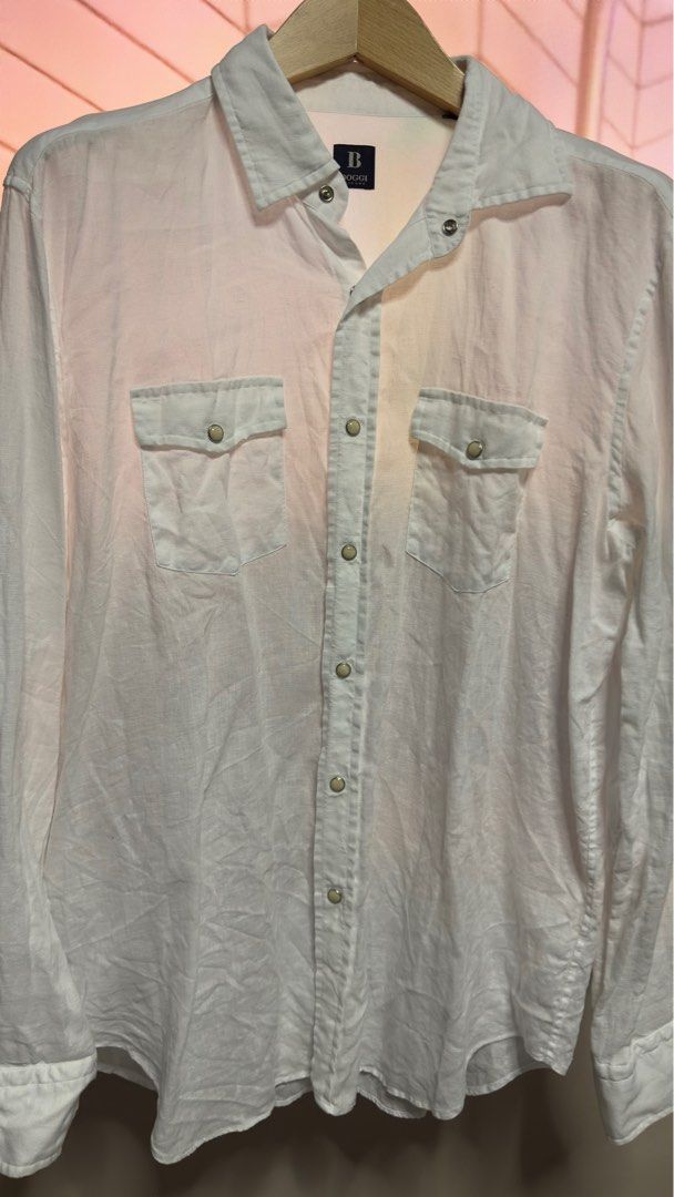 Boggi milano (Category: Tshirts & Polo Shirts) located in Singapore. Submitted by aelliah (Listing ID 1307346642, Image 1). Description: I used 4times only authentic bought in UK still looks new.