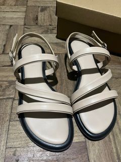Brown sandals (CHELSEA brand) with box