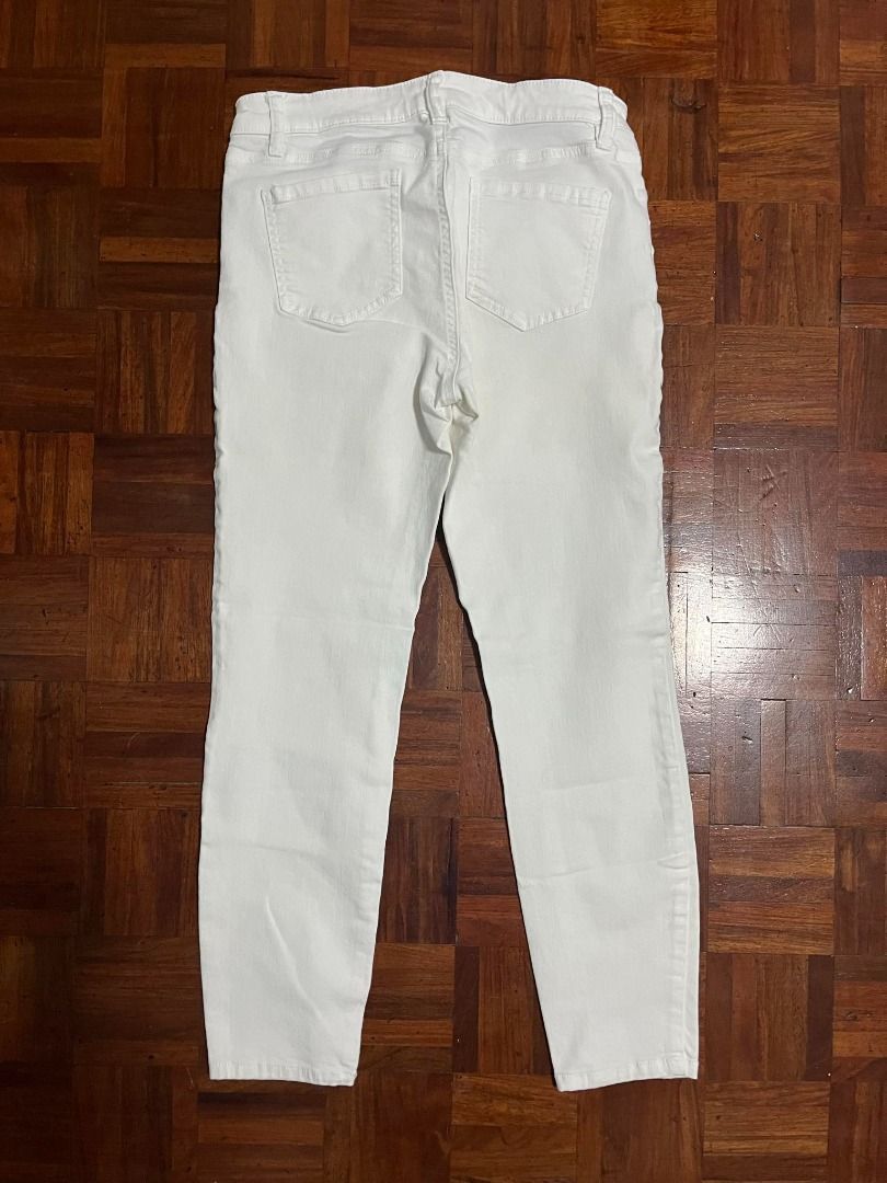 Buffalo David Bitton white mid-rise jeans (Category: Jeans) located in Quezon City. Submitted by official.lostcorner (Listing ID 1307383782, Image 2). Description: Original Buffalo David Bitton. No issues. Looks good as new..