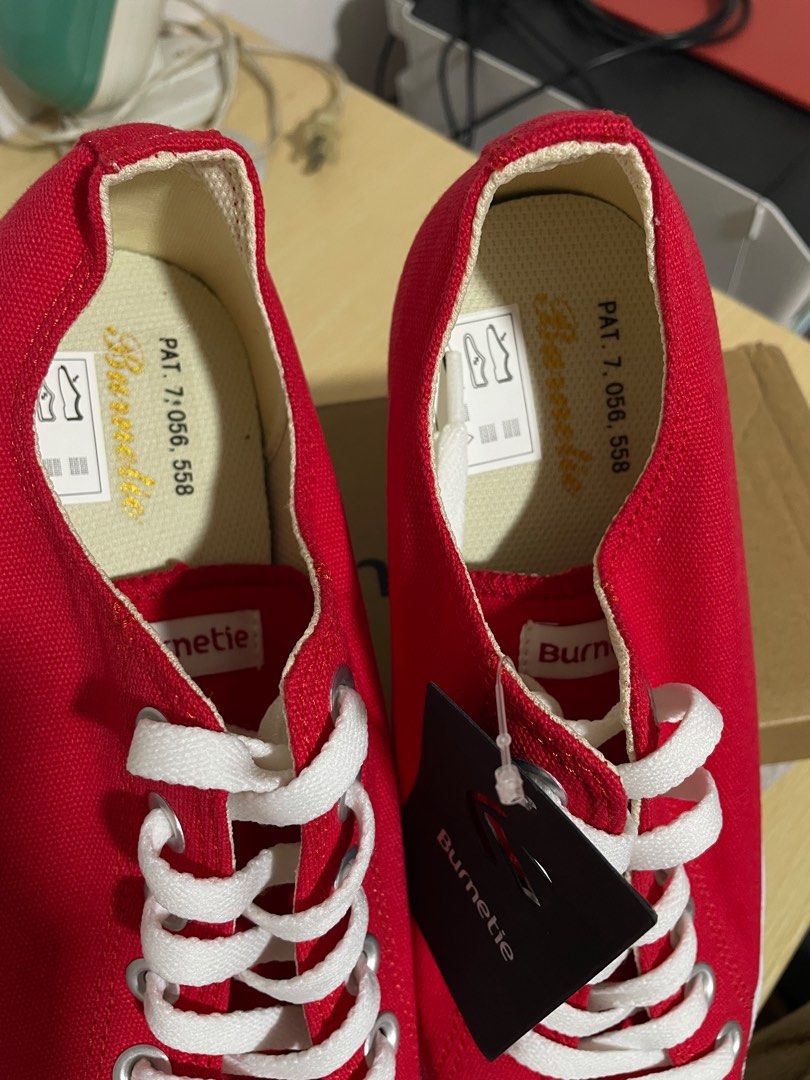 Canvas low top sneakers Women s Fashion Footwear Sneakers on Carousell