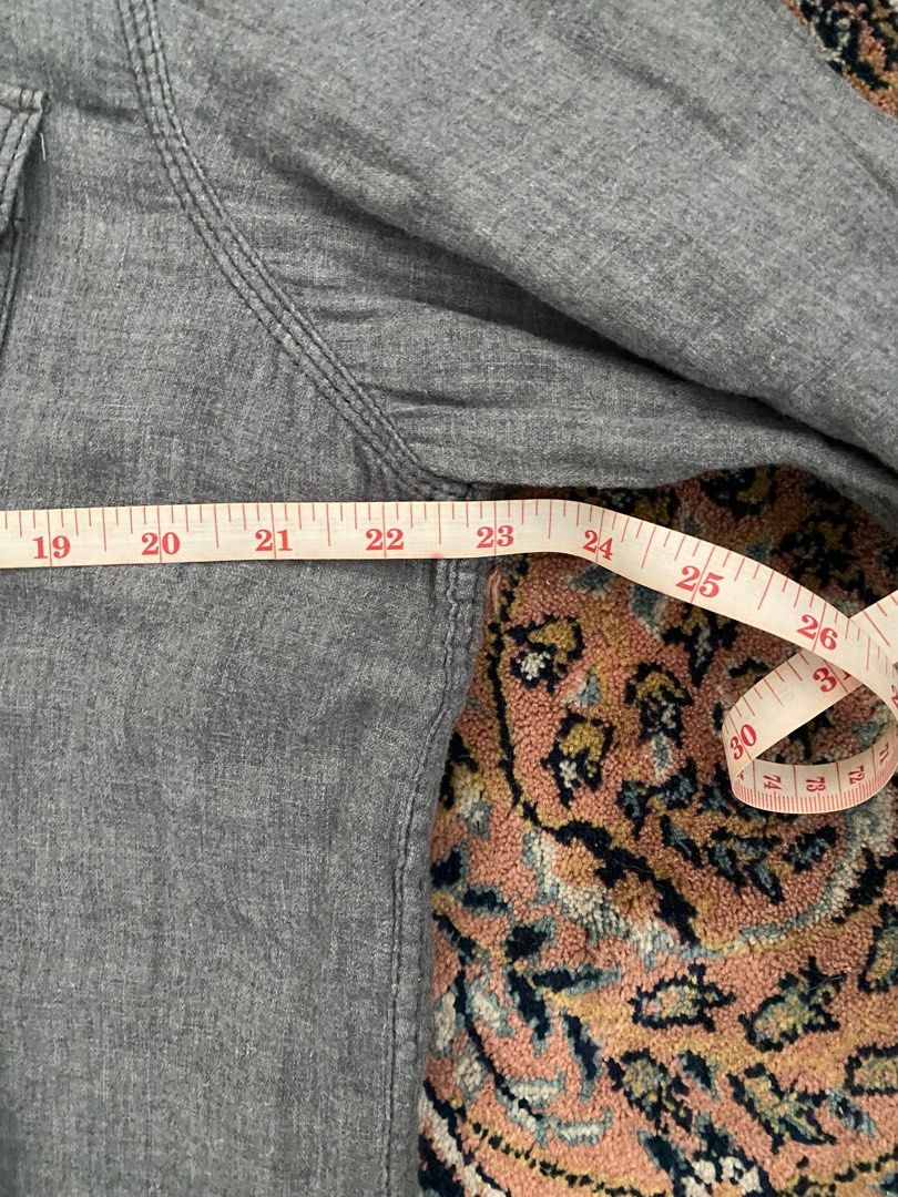 Converse Grey Button Down (Category: Tshirts & Polo Shirts ) located in Pasig City. Submitted by AndyY (Listing ID 1307300482, Image 2). Description: 23 Width 25 Length Cannot verify if original.