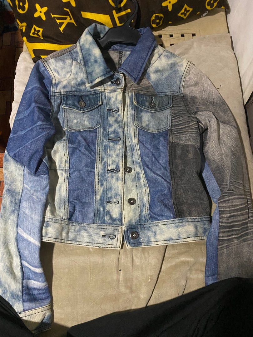 cropped denim polo (Category: Coats, Jackets and Outerwear) located in Quezon City. Submitted by stringart_mflor (Listing ID 1307368222, Image 1). Description: 15x20 10/10 good condition.