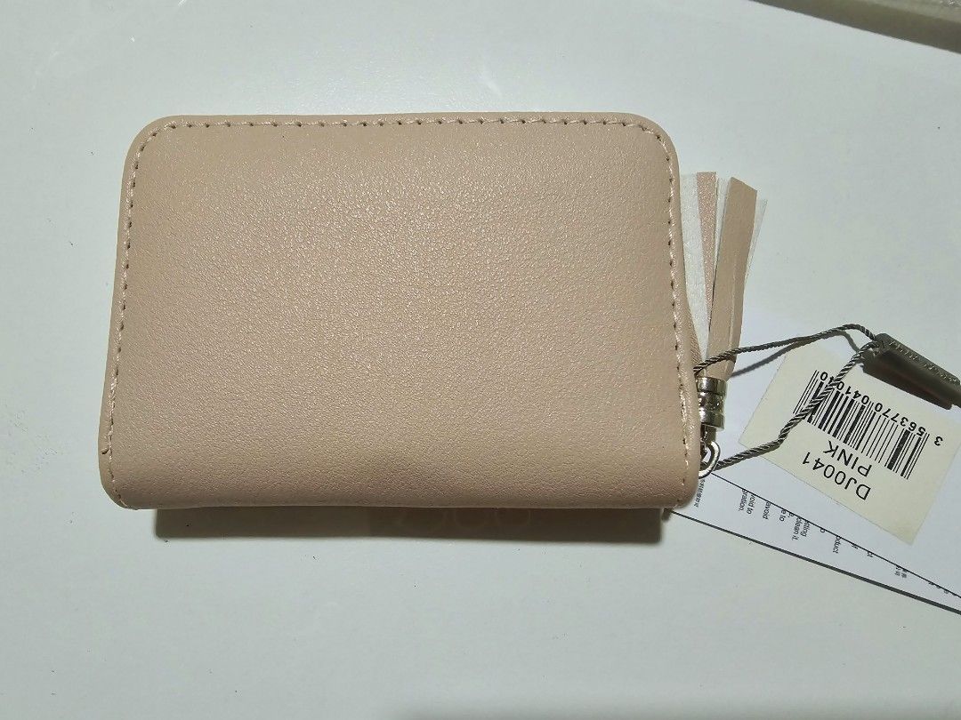 David Jones Paris wallet (Category: Wallets & Card holders) located in Quezon City. Submitted by bethbd88 (Listing ID 1307364729, Image 2). Description: Decluttering my preloved and some new personal stuff (kids and adults). Please manage expectations on the preloved items. MOP: BDO, BPI or Gcash Sf shouldered by buyer. Maximum of 2 days reservation. Buyer to shoulder cost for delivery. I can book using your preferred courier..