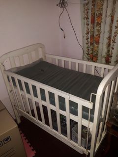 Dolfin Baby Crib with 3" Uratex foam