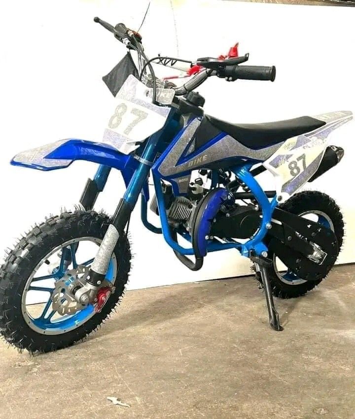 Enduro 87 (Category: Bicycles) located in Manila. Submitted by saguittarian06 (Listing ID 1307405793, Image 3). Description: 87 enduro Dulal pipe. Color: blue green red color..
