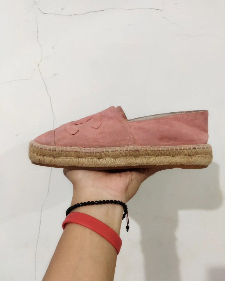 Chanel Espadrilles leather cc Suede original made in spain size 35 fit 36 insole 23cm kondisi utuh layak pakai cuma butuh spa aja. Harga 399k aja