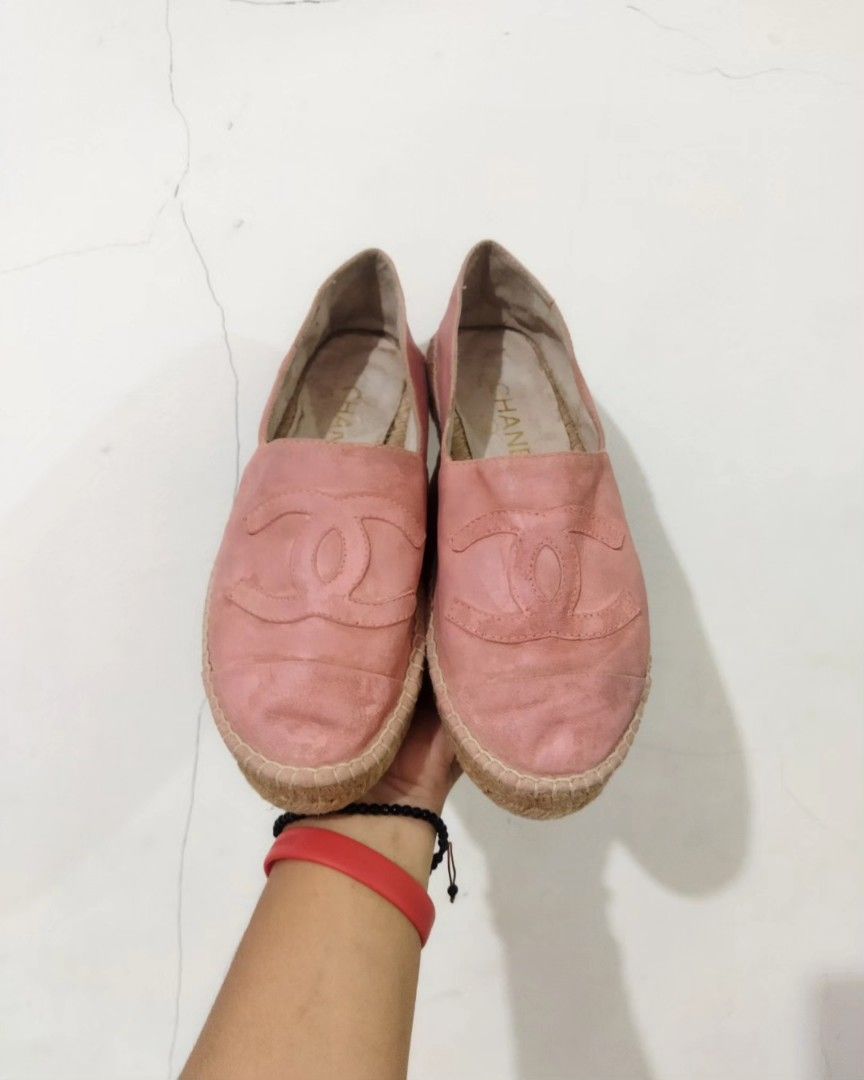 Chanel Espadrilles leather cc Suede original made in spain size 35 fit 36 insole 23cm kondisi utuh layak pakai cuma butuh spa aja. Harga 399k aja