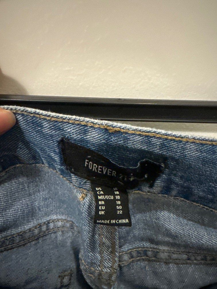 F21 Plus Size Tattered Jeans (Category: Jeans) located in Angeles City. Submitted by leybernabe (Listing ID 1307313259, Image 2). Description: I am cleaning out my closet. Majority of my clothes have been slightly used and good as new when washed. Most of them are pluz size as well..