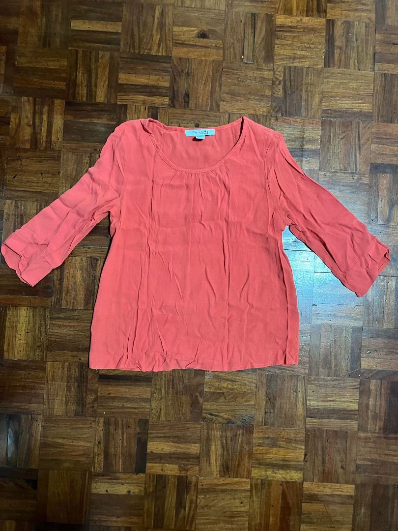 Forever 21 sleeve top (Category: Longsleeves) located in Quezon City. Submitted by official.lostcorner (Listing ID 1307383249, Image 1). Description: Original Forever 21. No issues. Looks good as new..