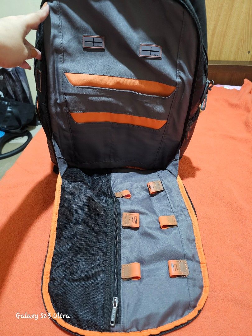 Hedgren Connect Self Charging Laptop Backpack Men s Fashion Bags Backpacks on Carousell