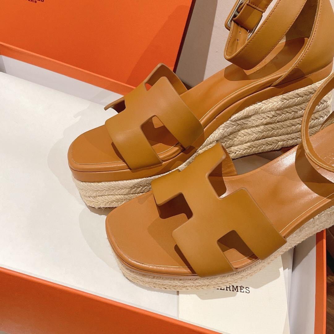 Hermes Sandals (Category: Flats & Sandals) located in Quezon City. Submitted by practical_fashion_ph (Listing ID 1307342331, Image 3). Description: with complete inclusions.