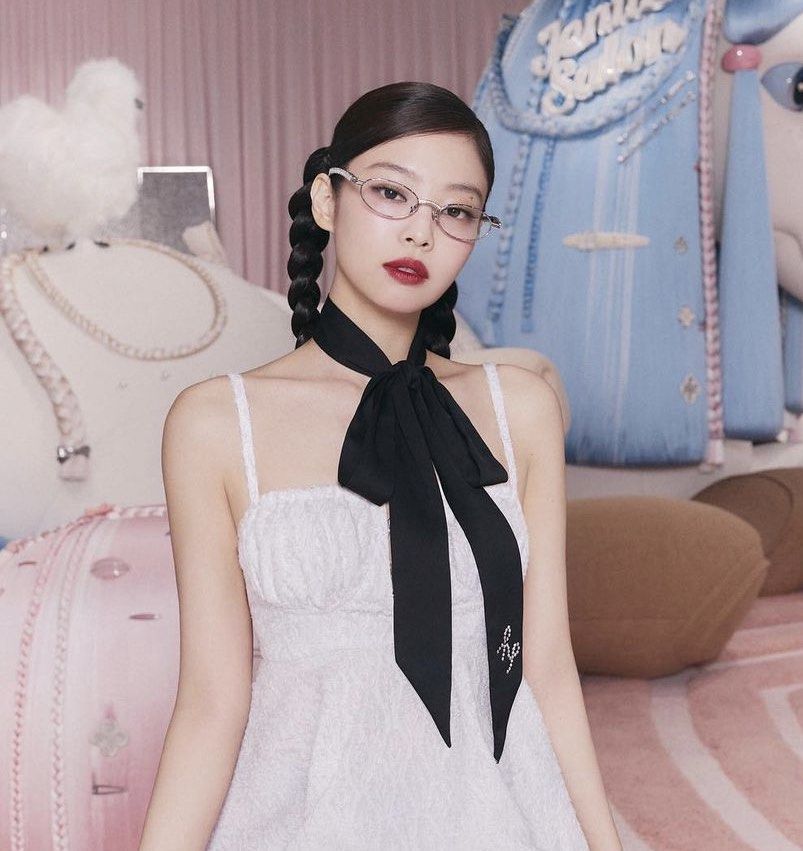 Gentle monster X Jennie - Barrette こし 02