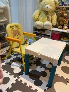 Kid’s table and chair