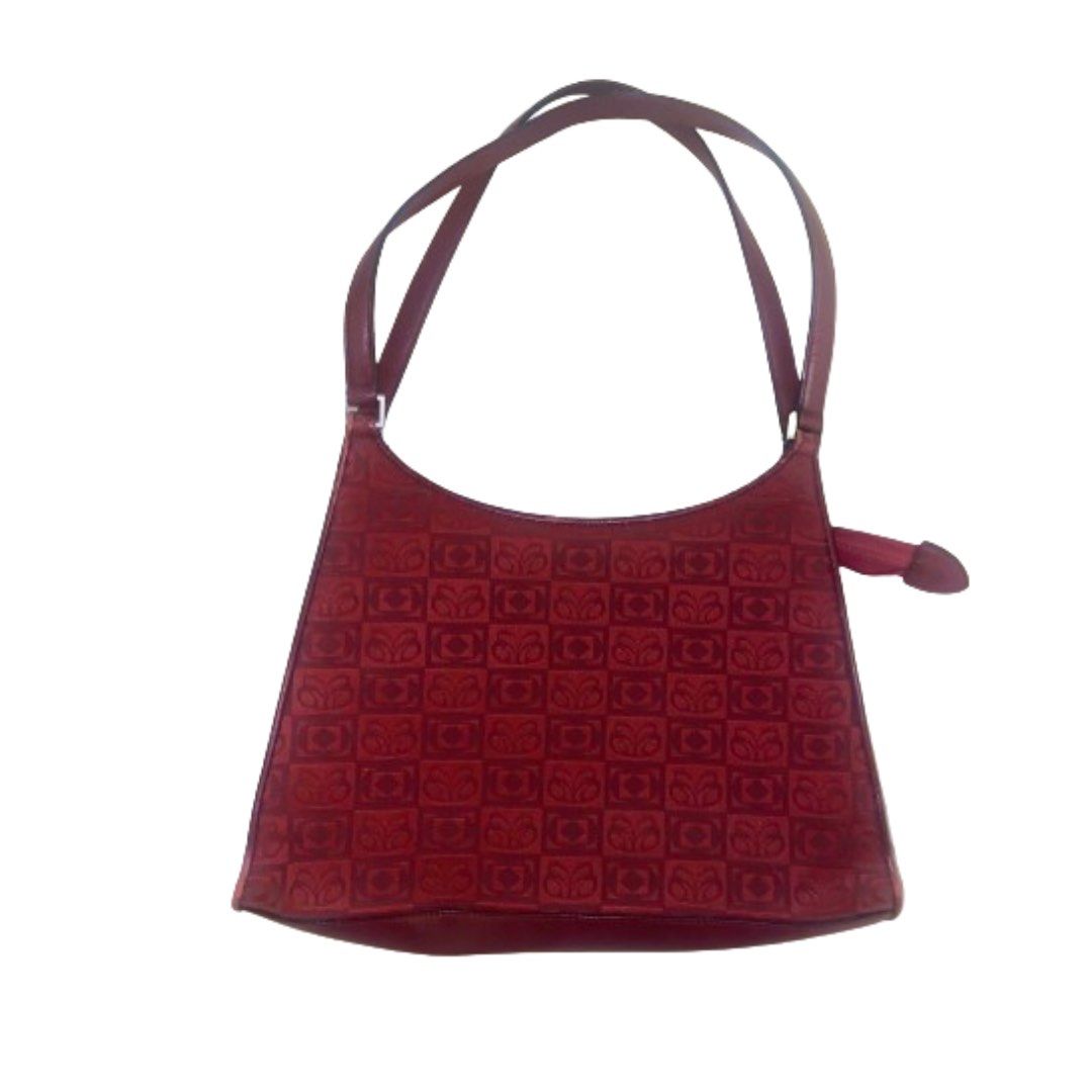 Red shoulder bag (Category: Shoulder Bags) located in Mandaluyong City. Submitted by declutts (Listing ID 1287371959, Image 2). Description: like new!! msg me for more pics Used once.