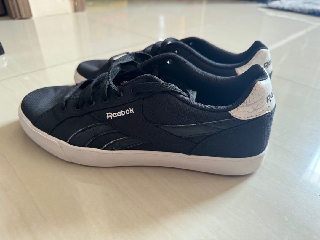 Foto Reebok Reebok hitam ukuran 42, Fesyen Pria, Sepatu , Sneakers di Carousell