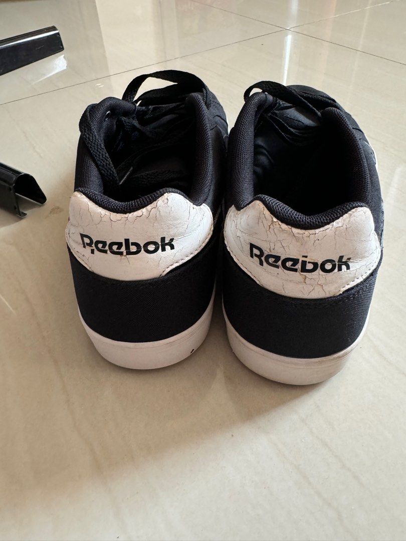 Foto Reebok Reebok hitam ukuran 42, Fesyen Pria, Sepatu , Sneakers di Carousell