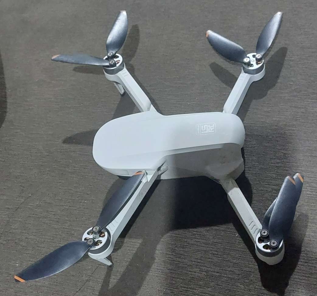 S6S Mini 3 Pro Drone (Category: Drones) located in Caloocan City. Submitted by ronnelpen97729 (Listing ID 1307362397, Image 1). Description: Drone S6S Complete original parts Inclusions : 1.Drone 2.Remote Control 3.2pcs battery 4.Storage bag 5.4pcs spare propeller (1 already damaged) RFS: 5 times lang nagamit. ngayon nakatambak nalang .