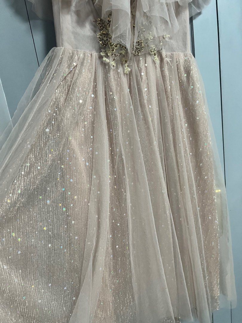 Shimmery old rose laced up gown (Category: Dresses) located in Pasay City. Submitted by chinkyola (Listing ID 1307334937, Image 3). Description: Padded. Has garterized shouder strap.