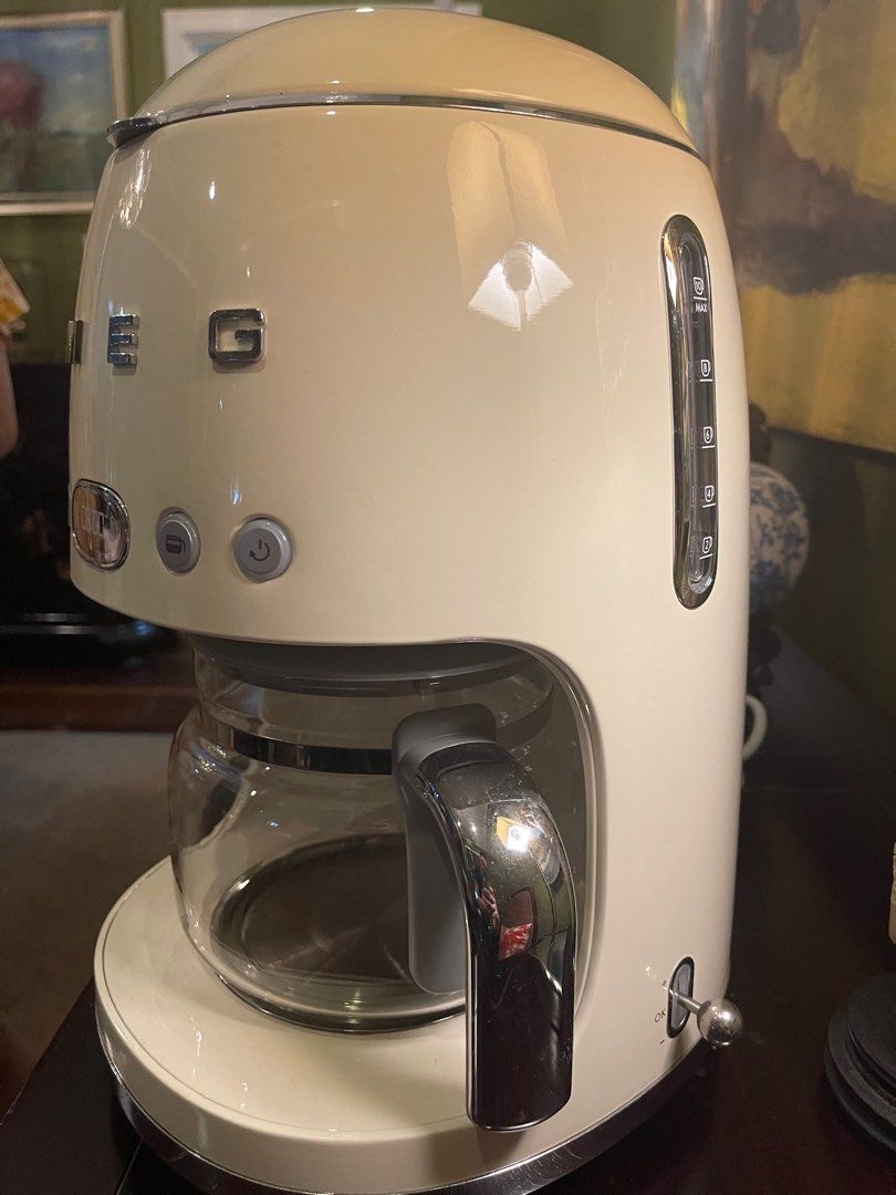 🔥 SMEG Drip Filter Coffee Machine (Cream) (Category: Coffee & Tea Tableware) located in Muntinlupa City. Submitted by pelazzzy (Listing ID 1307333141, Image 2). Description: Comes with a Permanent & Washable Filter, and Coffee Scoop Auto-Startwith Aroma Intensity Function Keep Warm Function keeps your pot of coffee warm for up to 40 minutes after brewing Black and White Coffee Cup 4-Cup Function for a quick brew 10-Cup Capacity and 1.4L water ta