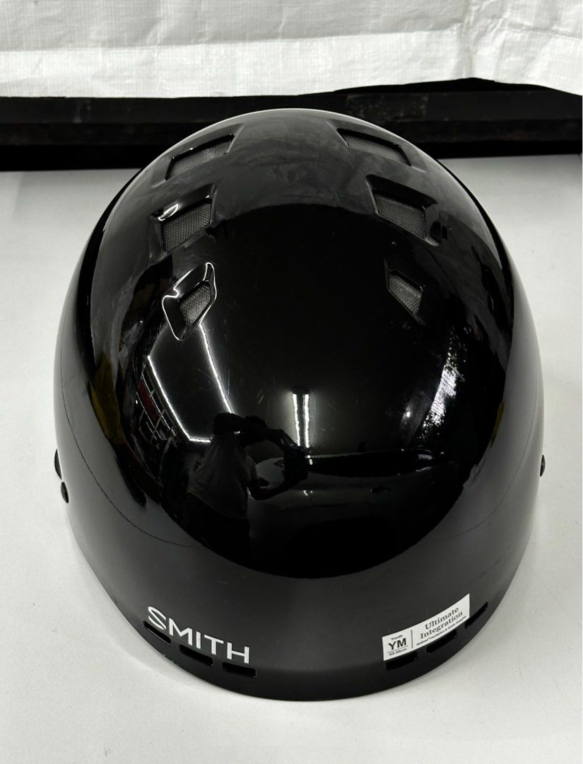 Smith Youth Holt Jr Ski Helmet, Black (Category: Bicycles) located in Pasay City. Submitted by jen.pen (Listing ID 1307308721, Image 2). Description: Smith Youth Holt Jr Helmet, Black Size: Youth Y/M 53-58 cm * Note: Missing buckle lock. Light scratches A quiver of one. The Holt Jr. helmet serves up four-season certification, so your young sports junkie can reach for one helmet for coverage from terrain park to skate park or backcountry kicker. S