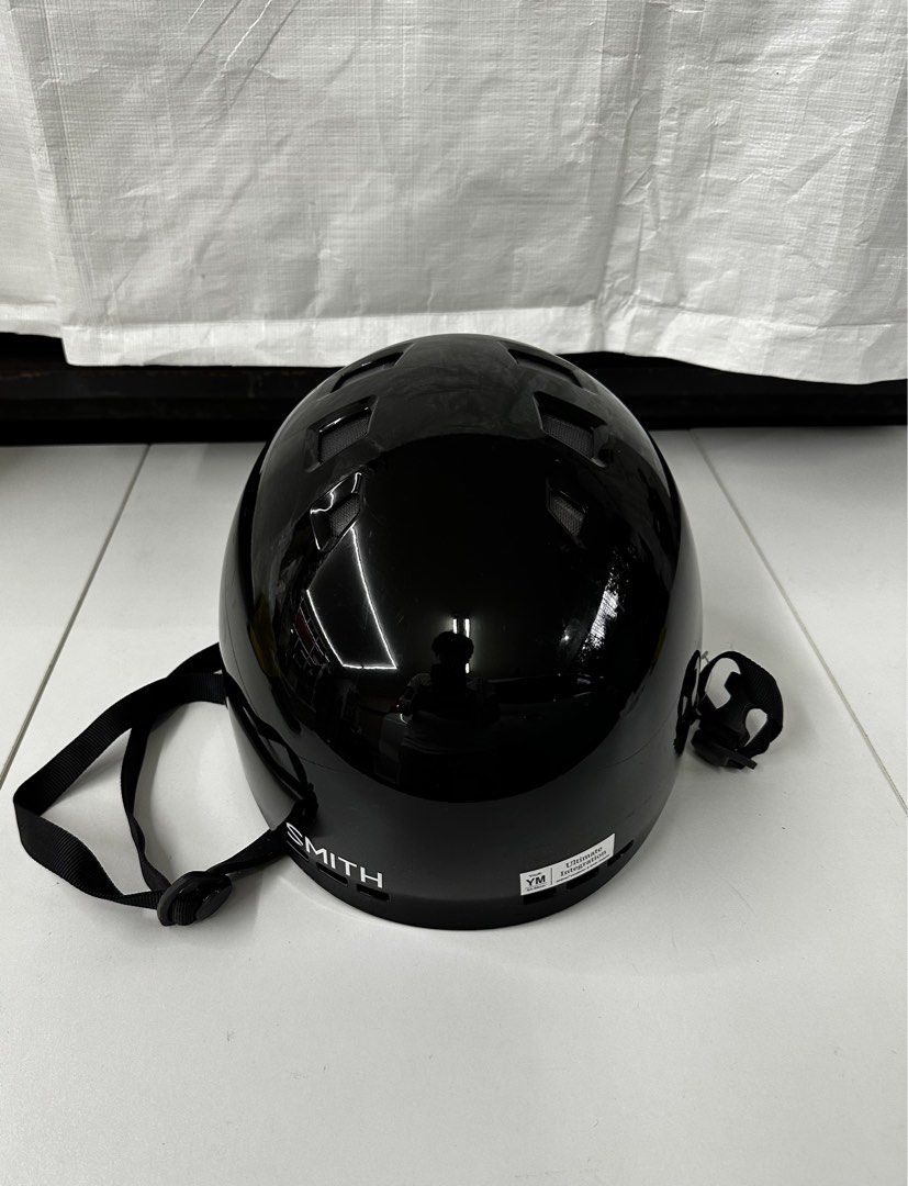 Smith Youth Holt Jr Ski Helmet, Black (Category: Bicycles) located in Pasay City. Submitted by jen.pen (Listing ID 1307308721, Image 1). Description: Smith Youth Holt Jr Helmet, Black Size: Youth Y/M 53-58 cm * Note: Missing buckle lock. Light scratches A quiver of one. The Holt Jr. helmet serves up four-season certification, so your young sports junkie can reach for one helmet for coverage from terrain park to skate park or backcountry kicker. S