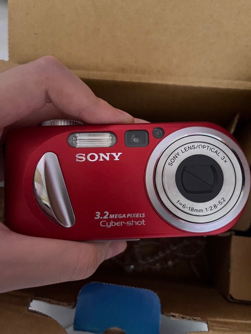Sony Cyber Shot DSC-P8 Red, Photography, Cameras on Carousell
