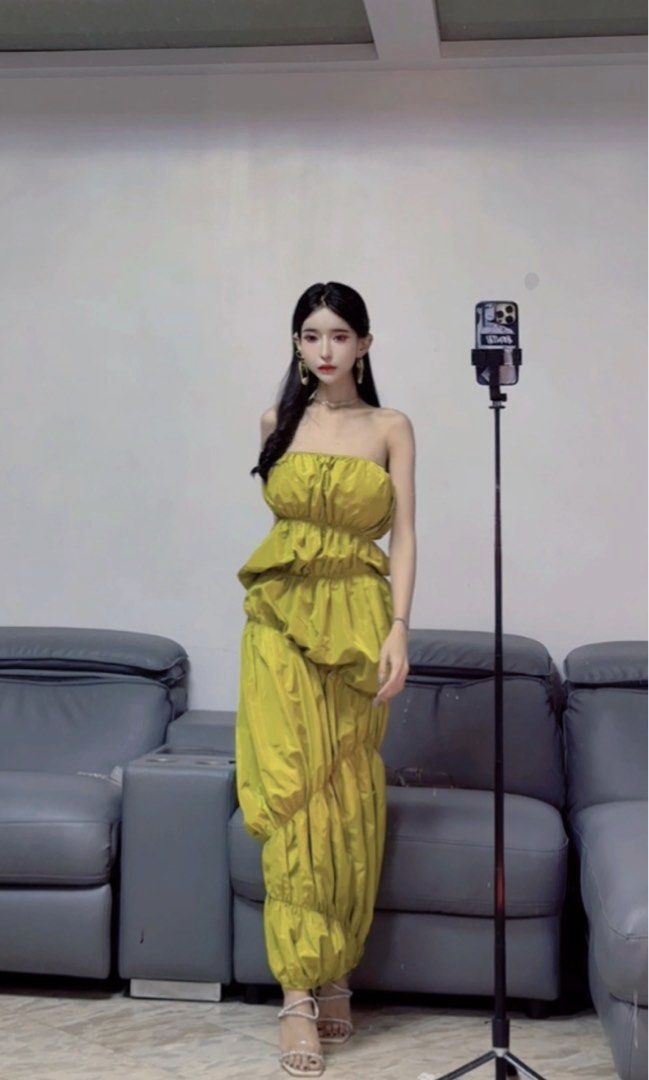 Stylish apple green puff dress (Category: Dresses) located in Manila. Submitted by syndier22 (Listing ID 1307284853, Image 3). Description: Unique dress that makes you look cute 🥰 Can fit up to semi large .