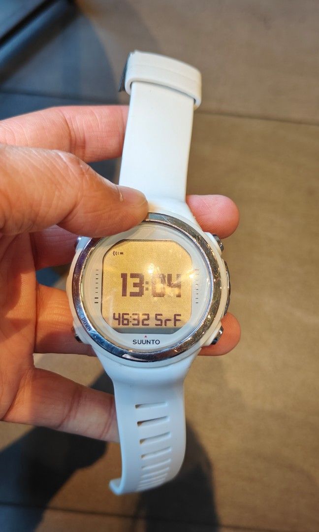 Suunto D4i Freedive Watch (Category: Luxury Watches) located in Makati City. Submitted by lee_hu (Listing ID 1307302986, Image 2). Description: Sell my Suunto D4i Freedive Watch. Computer. Rarely used and only when Freedive. Nearly changed battery on 2024/04/16. Fully functional. Accompany me to finished my AIDA 4. Open for meet up at BGC SM AURA..