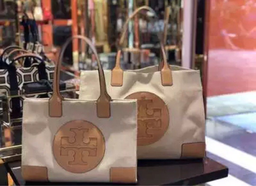 Tory Burch canvas tote bag handbag shoulderbag (Category: Tote Bags) located in Singapore. Submitted by fascinating.premium.bag.mall (Listing ID 1307271947, Image 1). Description: Large number 036, the latest original single cotton canvas with leather single shoulder carry shopping bag only one color, very beautiful size stock large size 44/13/33, small size 33.11.25.