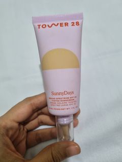 Tower 28 skin tint spf 30 (FREE DELI!)